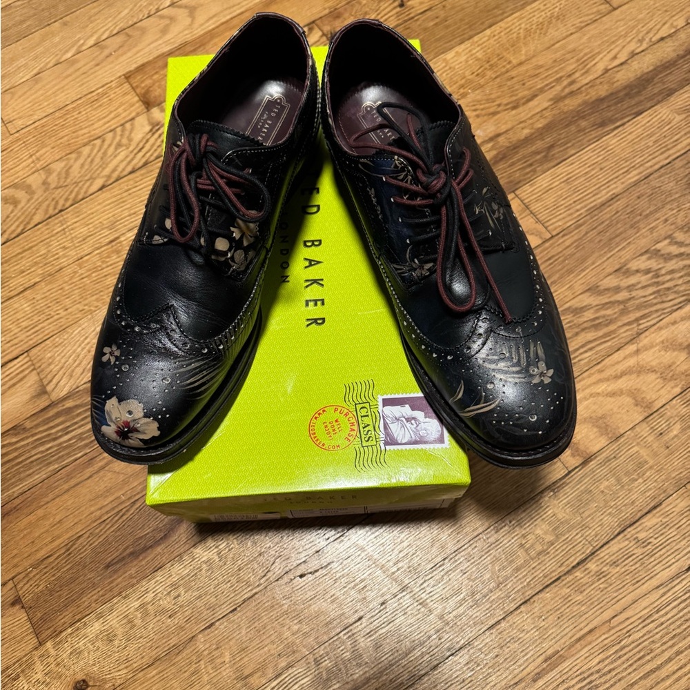 Men’s size 10.5 lace up oxfords Hand painted tropical design